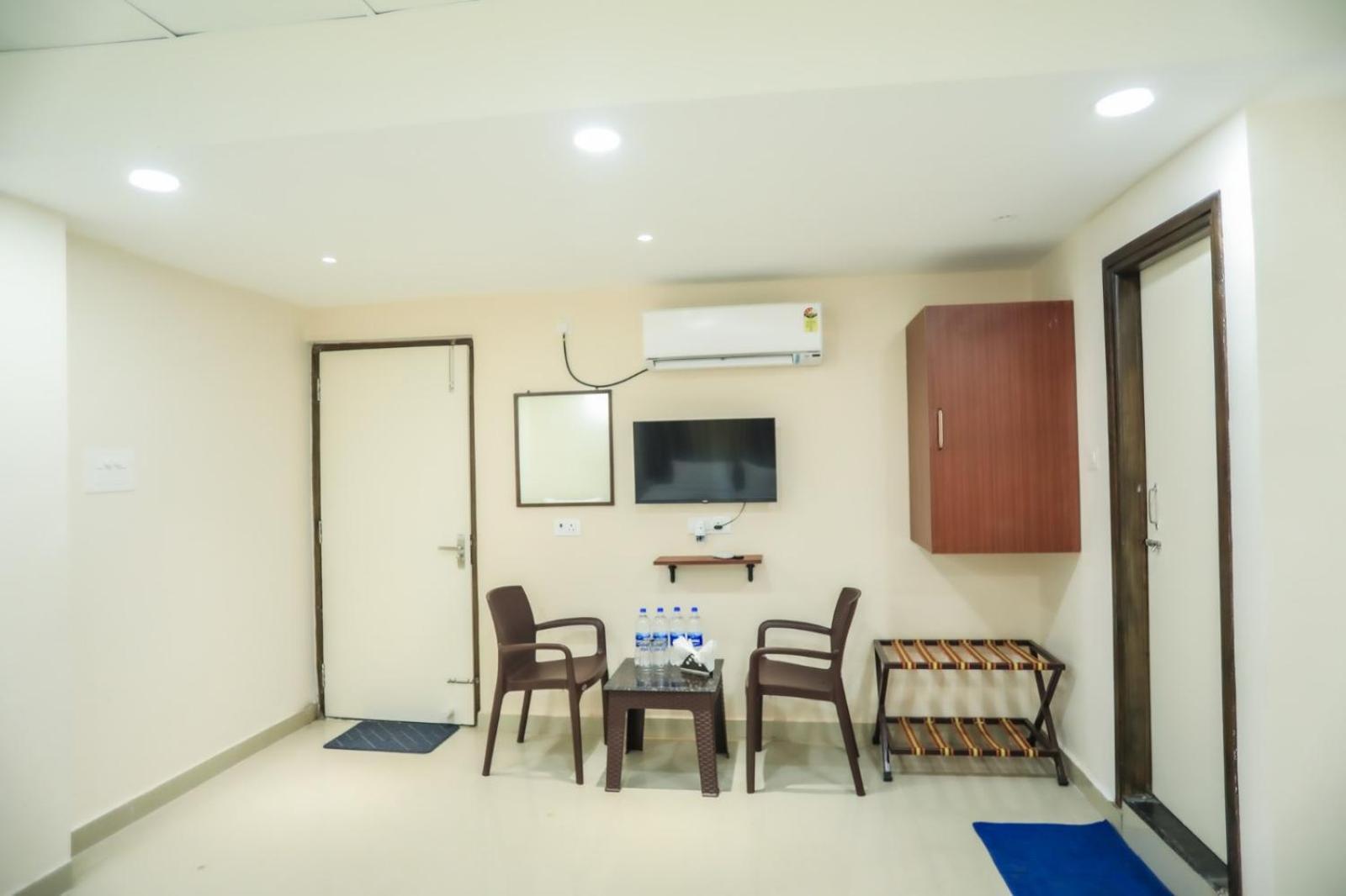Pretty Garden View Apartment 3Bhk Furnished Flat Near Kashi Vishwanath Temple Varanasi Exterior photo